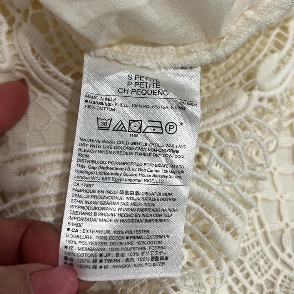 Banana Republic Ivory Lace sleeveless top. Spring/Summer - Picture 3 of 5